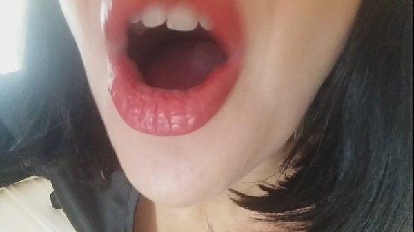 Honey, koj niam tsis cia koj mus kawm ntawv hnub no...kuv xav tau koj ntau dhau lawm...